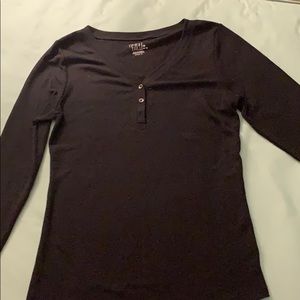 Waffle knit black long sleeve henley top!